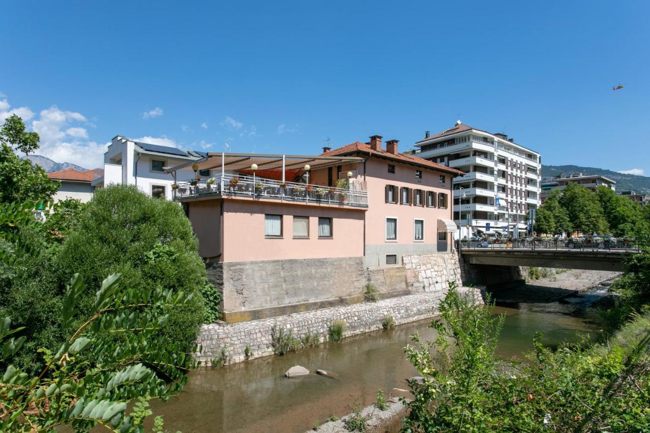 Appartamento Grande Al Ponte. Situato Vicino All'Ospedale, Al Parco E Al Centro Citta 特伦托 外观 照片