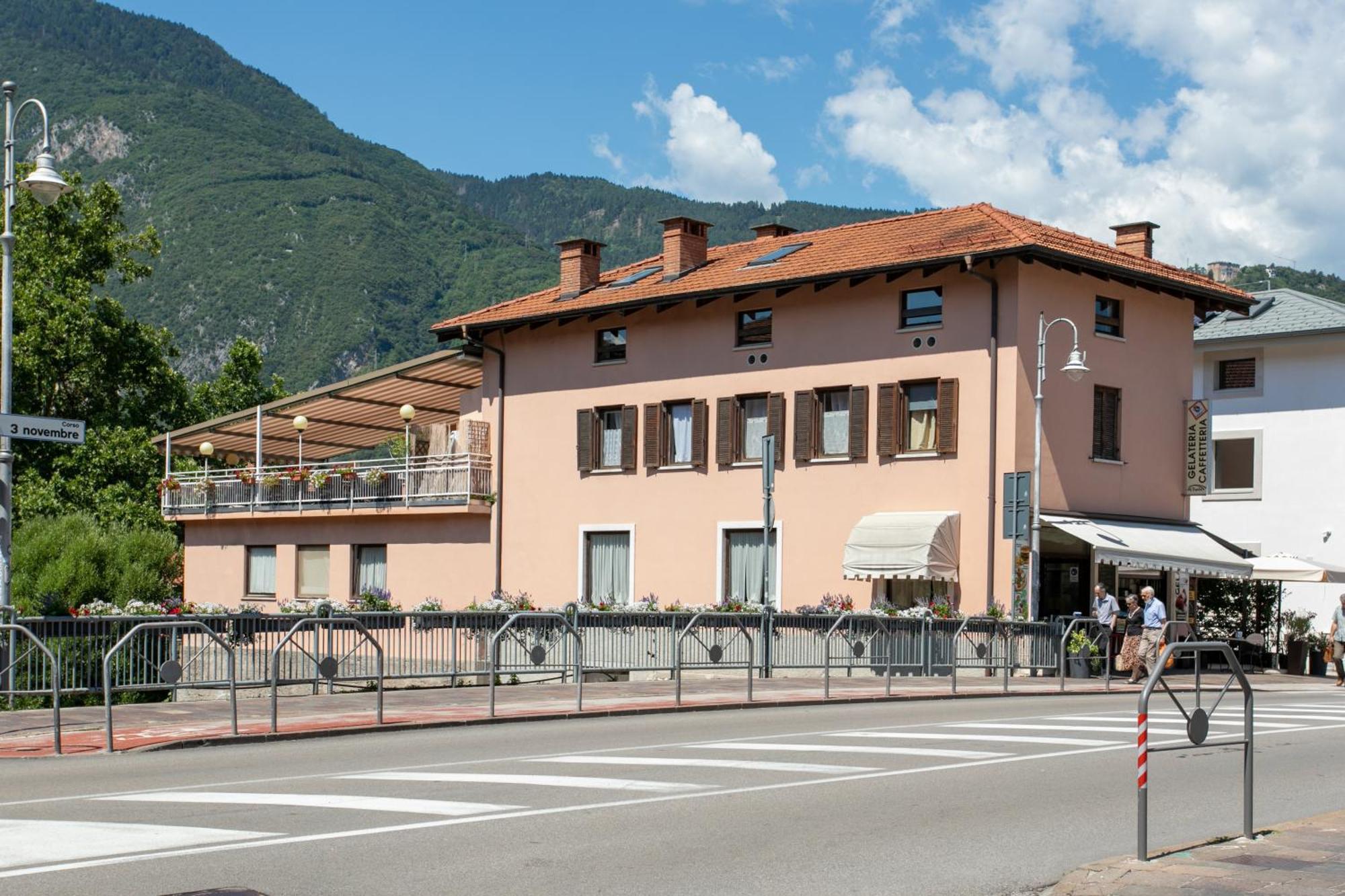 Appartamento Grande Al Ponte. Situato Vicino All'Ospedale, Al Parco E Al Centro Citta 特伦托 外观 照片